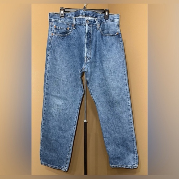 LEVIS Men’s Classic Blue Denim Jeans. Size 38x30. 100% Cotton. - Picture 3 of 7